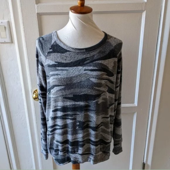 Buffalo David Bitton camo sweater size medium - Picture 2 of 6